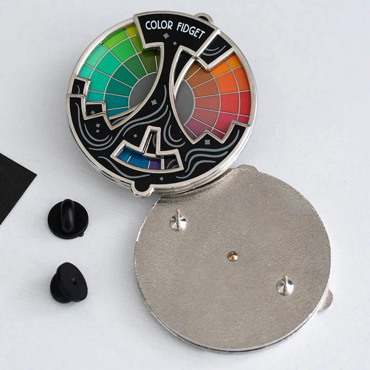 ChromoSpin Pin – Das Farbenrad, das niemals stillsteht