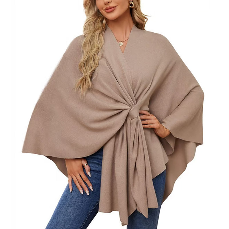 VeluraShawl – Eleganter Poncho mit Schalverschluss und fließender Front