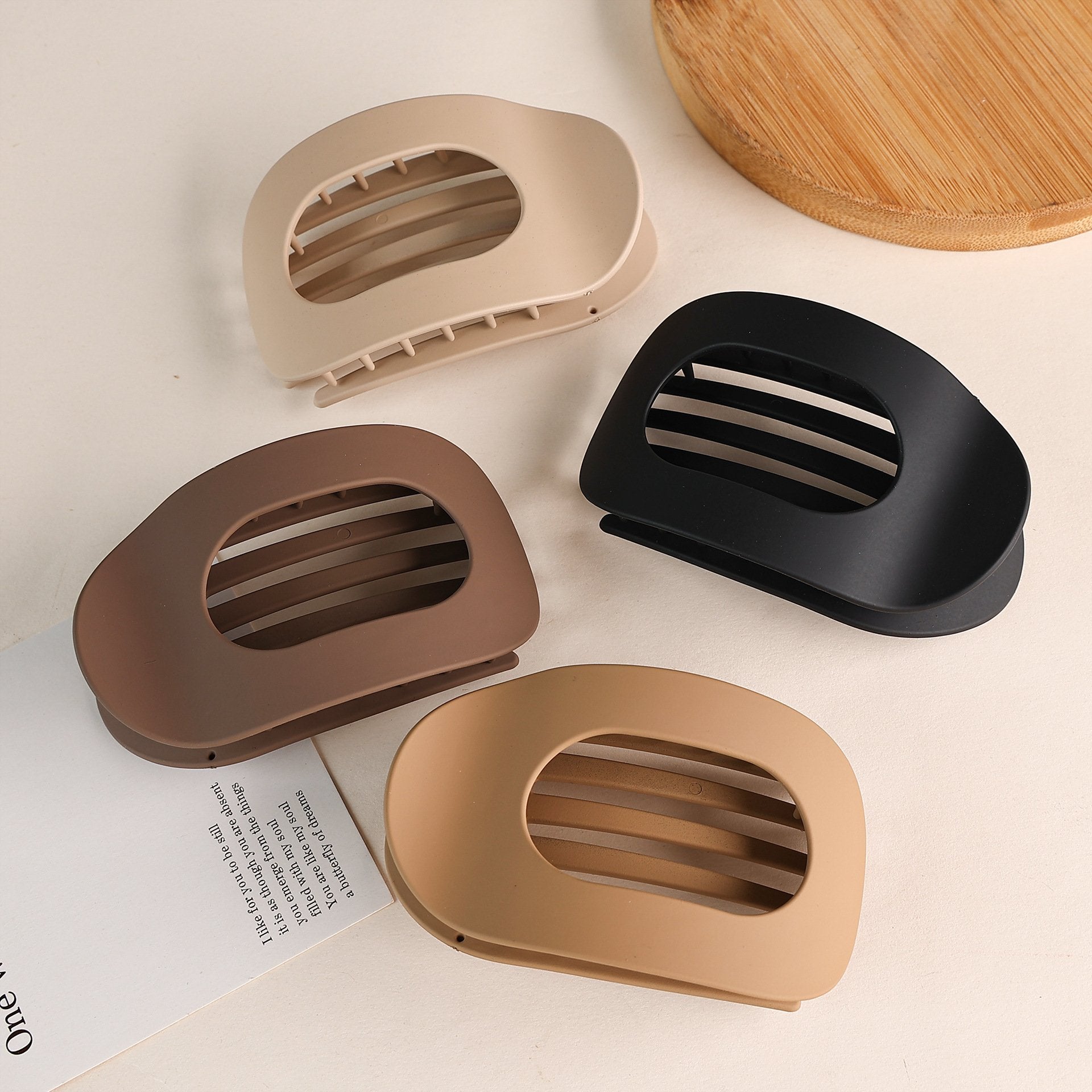 1 + 1 GRATIS | ComfortClip™ – Dein flacher Haarclip für maximalen Tragekomfort