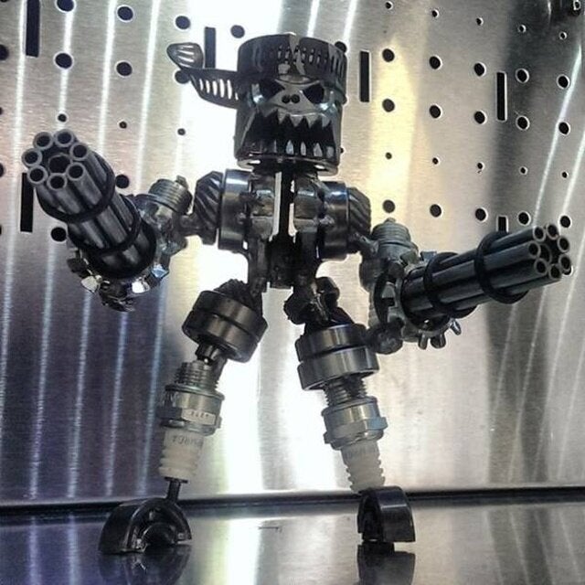 StahlMut™ – Handgemachter Metall-Soldat aus echten Autoteilen