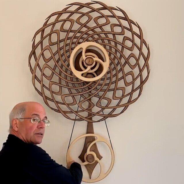 KineWood Art — Handgefertigte kinetische Skulptur aus Holz