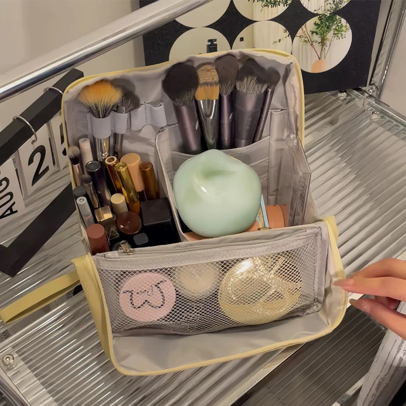 GlamStand Organizer – Dein Beauty-Tisch zum Mitnehmen