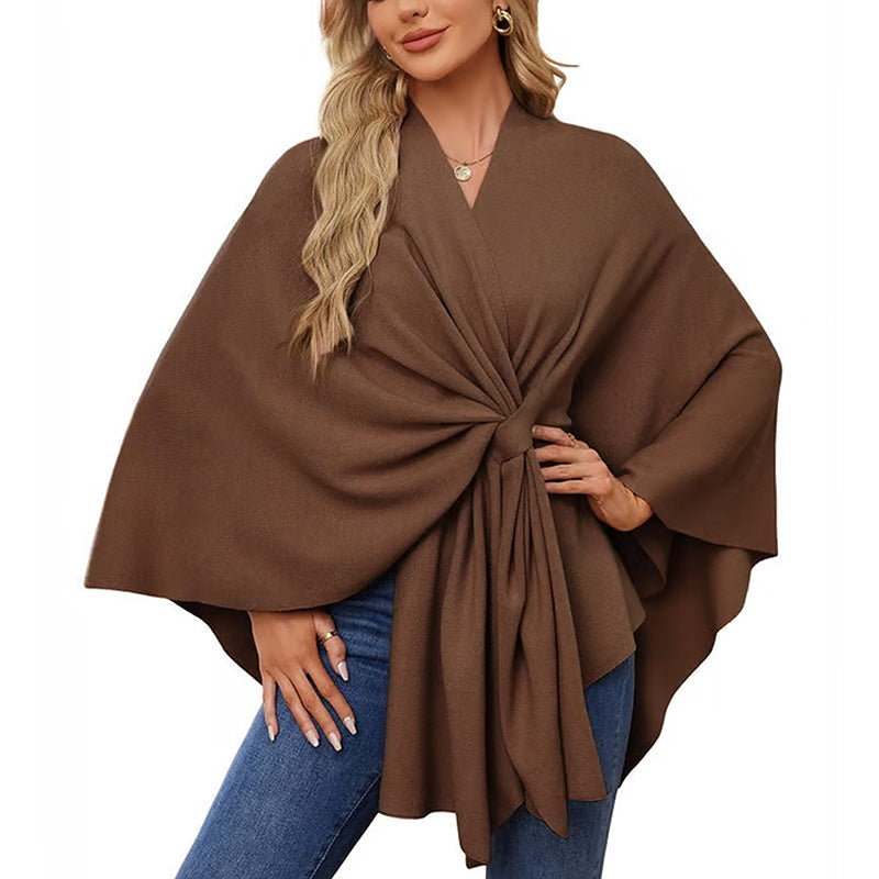 VeluraShawl – Eleganter Poncho mit Schalverschluss und fließender Front
