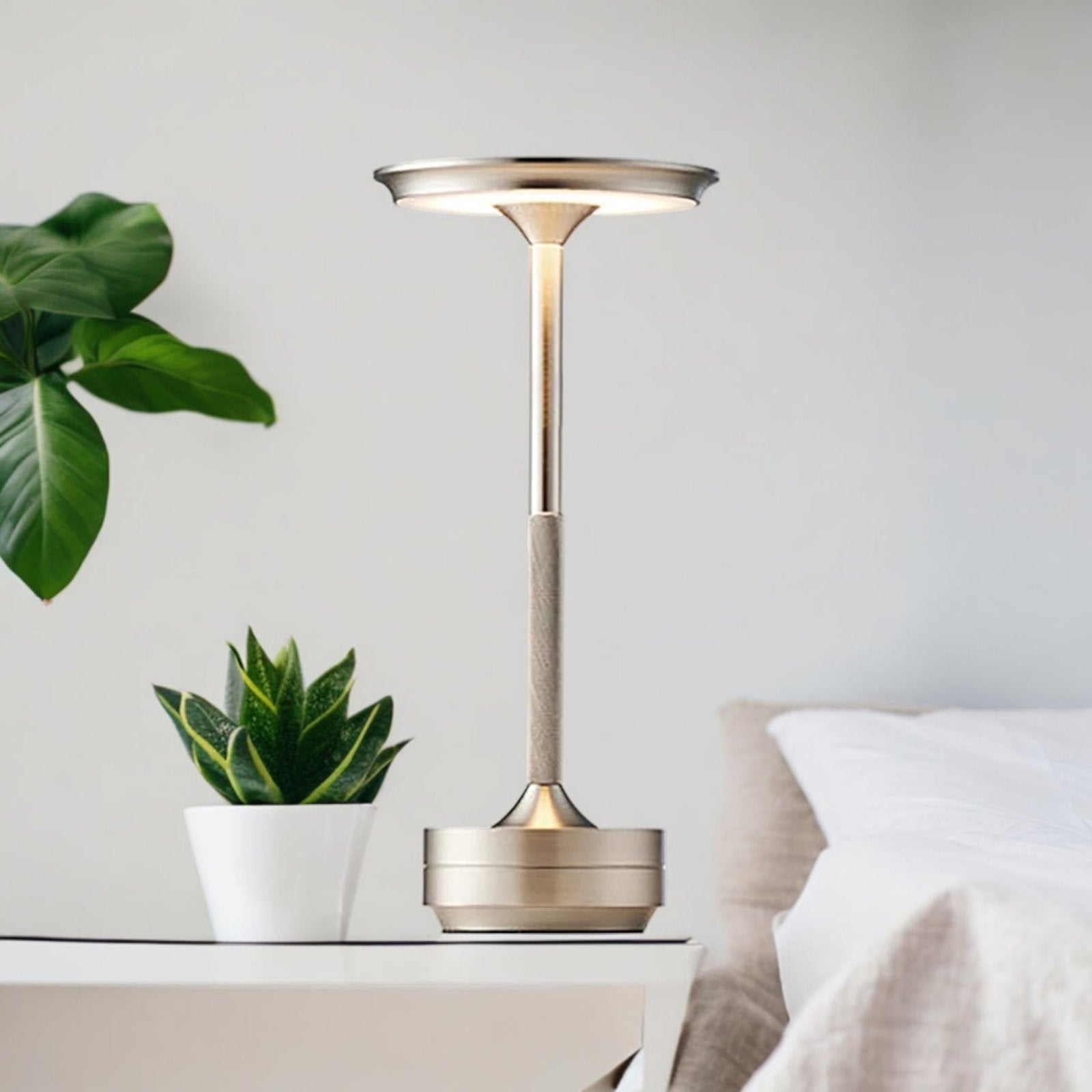 LumiAura – Kabellose Eleganz & stimmungsvolles Licht