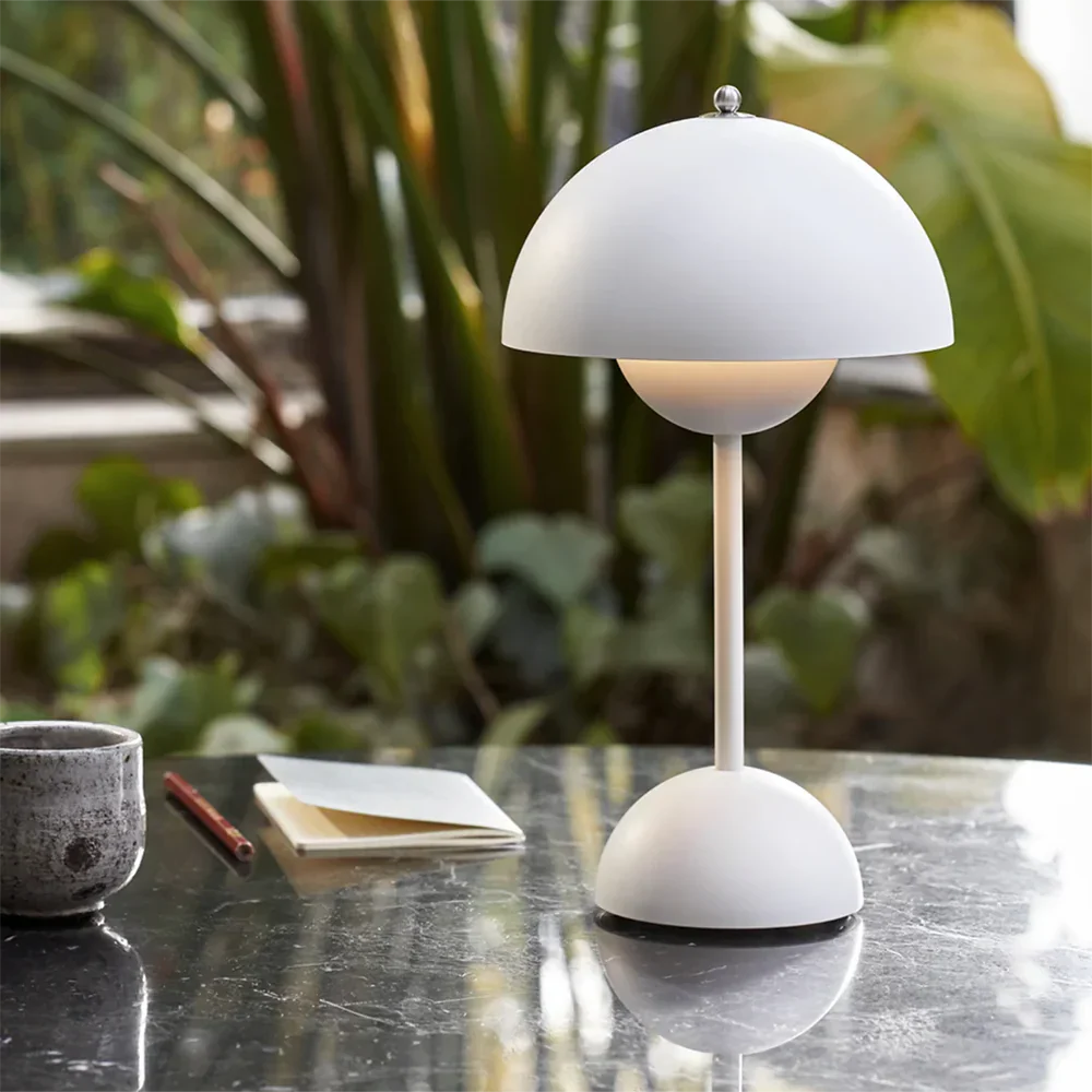 Blumenleuchte VP9 | Minimalistische, wiederaufladbare Lampe für jeden Raum