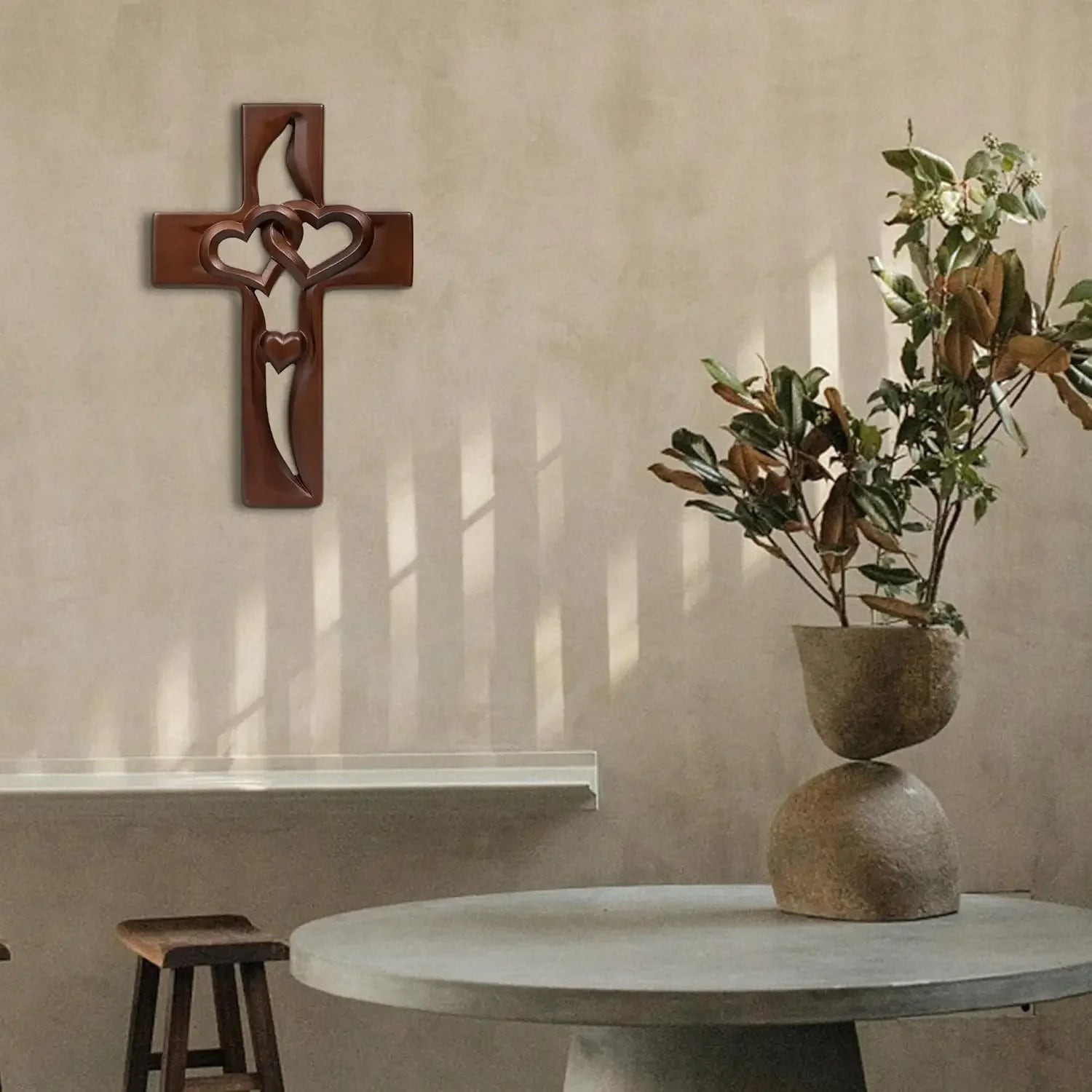 FaithBond™ – Holz-Kreuz mit verschlungenen Herzen