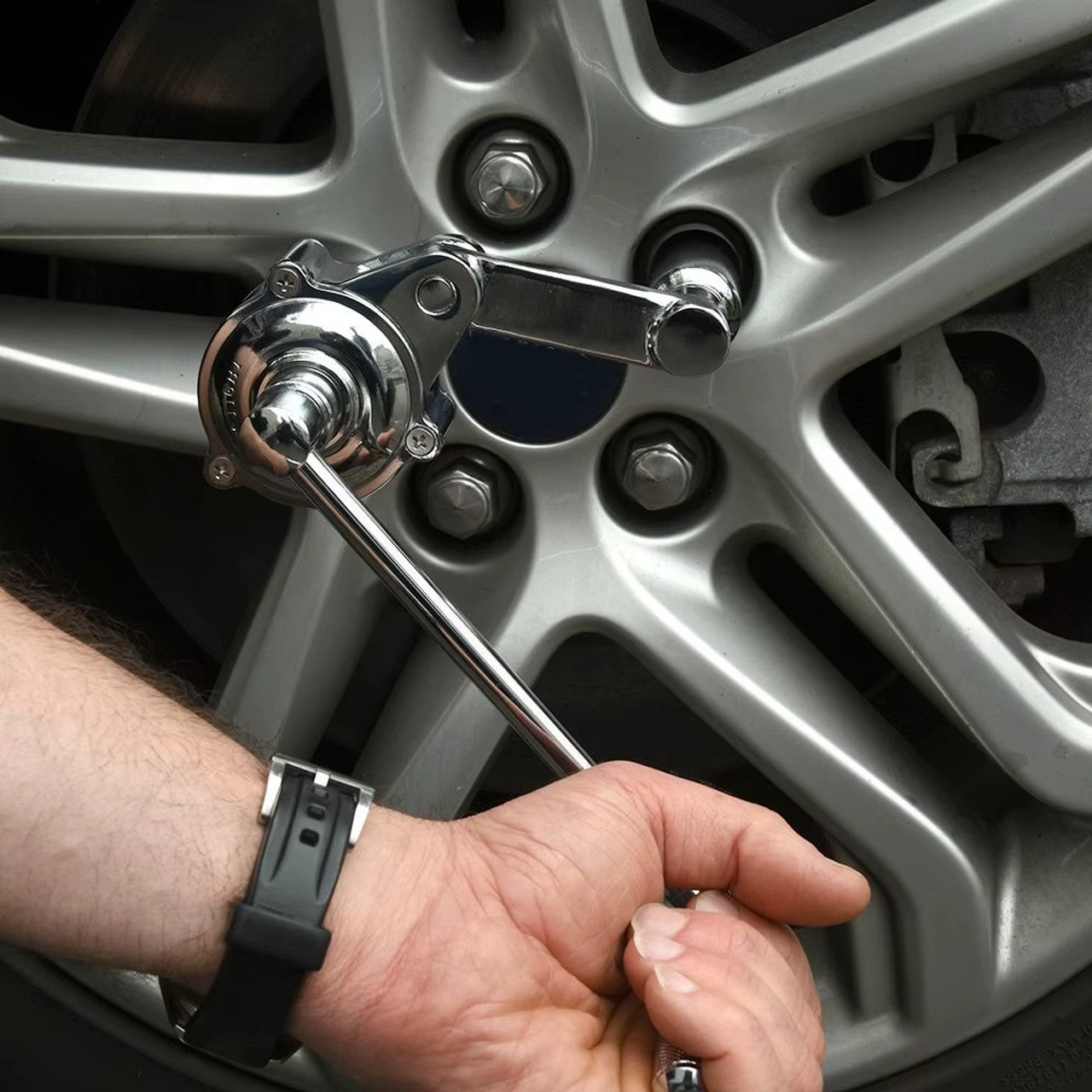 PowerLoosen Pro — Verrostete Radmuttern lösen ohne Kraftaufwand