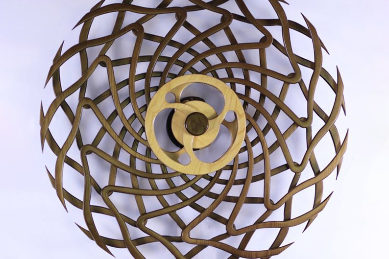 KineWood Art — Handgefertigte kinetische Skulptur aus Holz