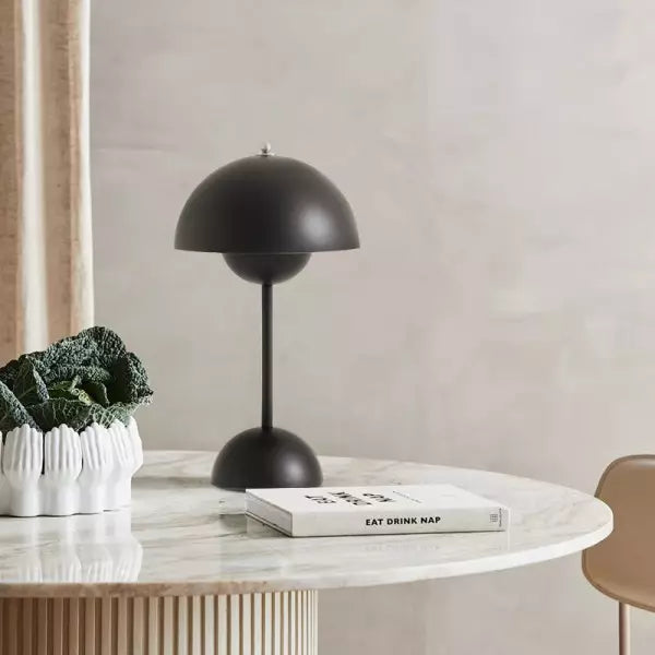 Blumenleuchte VP9 | Minimalistische, wiederaufladbare Lampe für jeden Raum