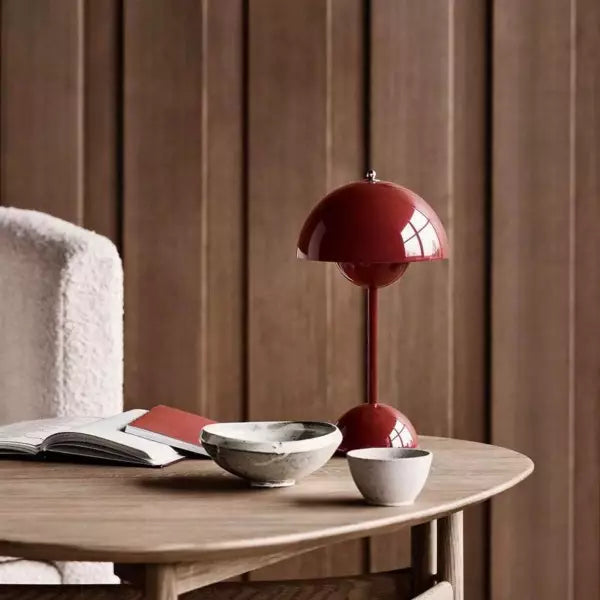Blumenleuchte VP9 | Minimalistische, wiederaufladbare Lampe für jeden Raum