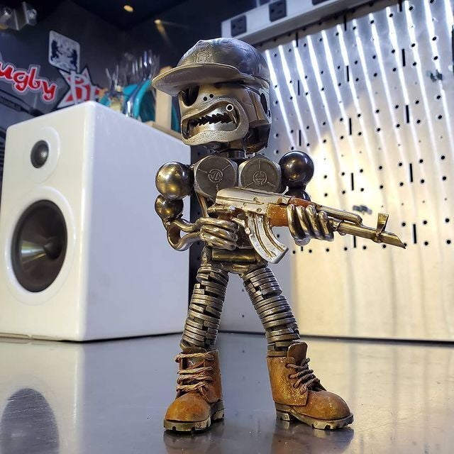 StahlMut™ – Handgemachter Metall-Soldat aus echten Autoteilen