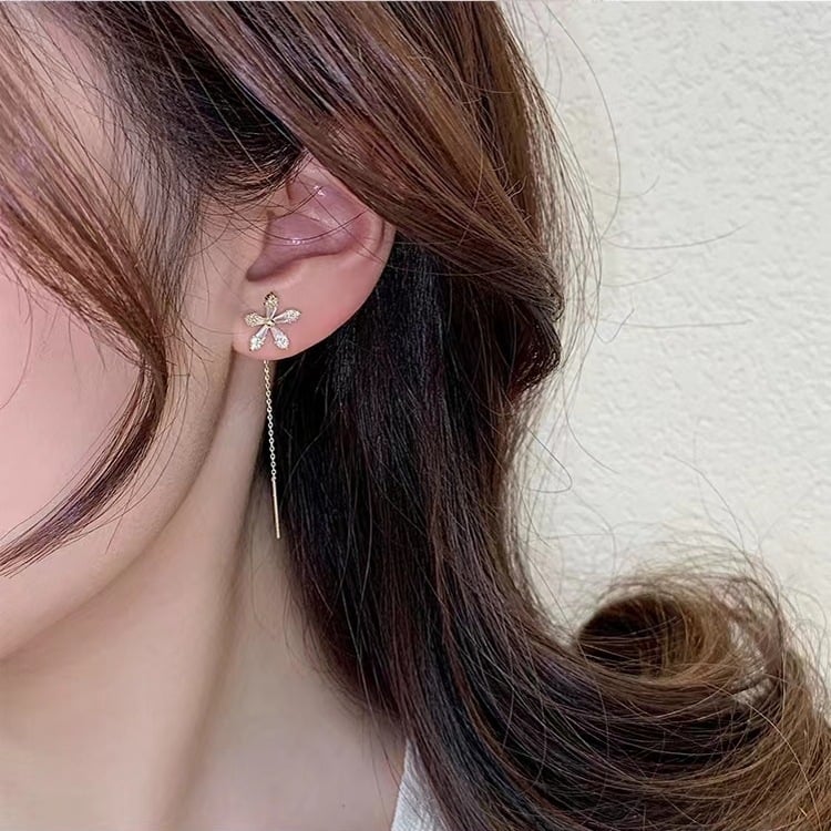 Fleuré™ – Blumenohrhänger mit funkelnden Kristallsteinen