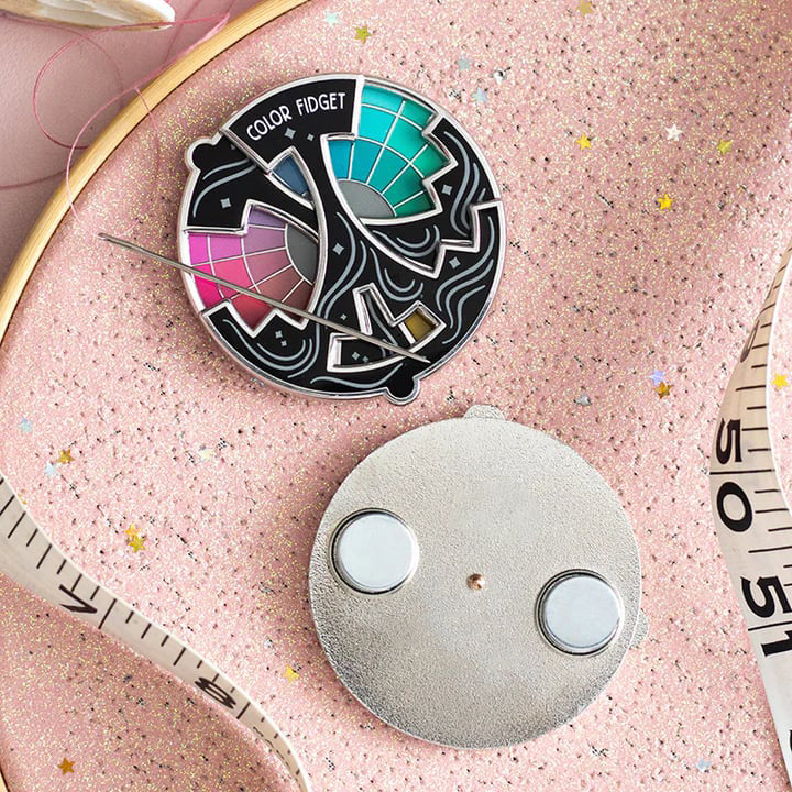 ChromoSpin Pin – Das Farbenrad, das niemals stillsteht
