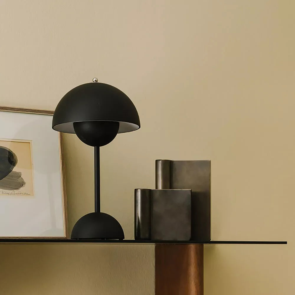 Blumenleuchte VP9 | Minimalistische, wiederaufladbare Lampe für jeden Raum